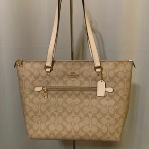 Coach Gallery Tote In Signature Canvas